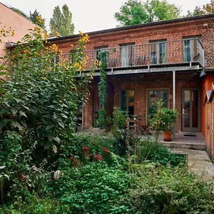 Apartment Beautiful Backyard Remise, Berlin